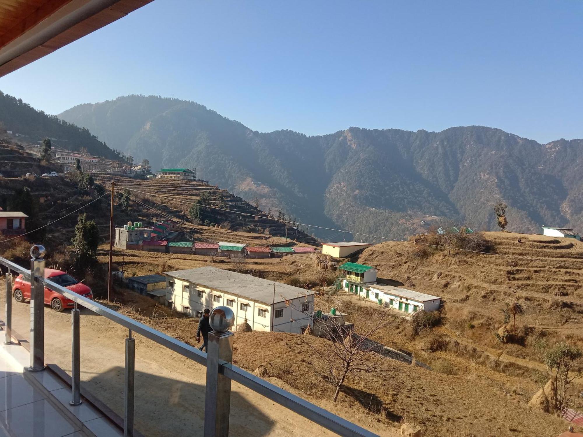 Himalayan Hill Top Resort คานาตัล ภายนอก รูปภาพ