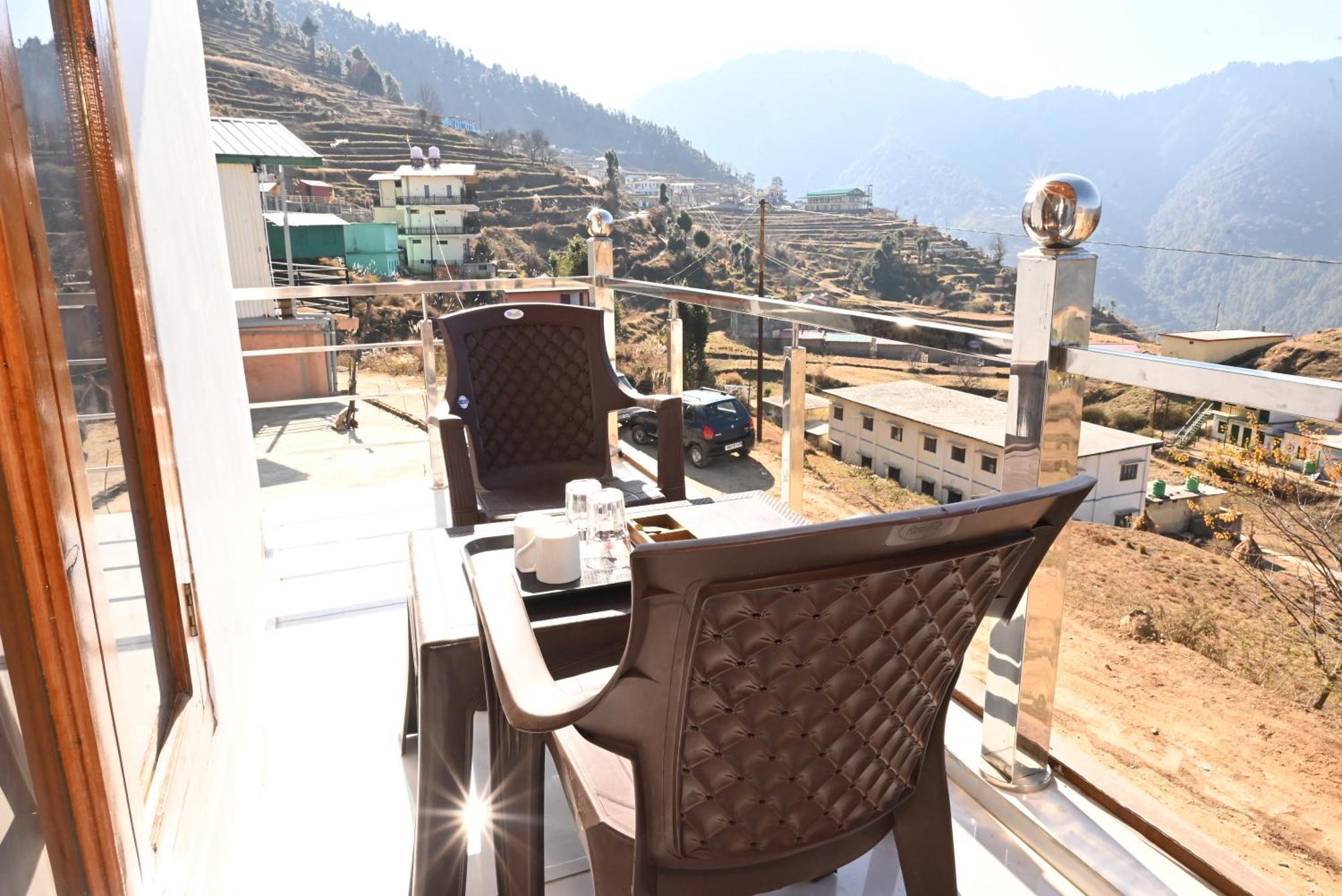 Himalayan Hill Top Resort คานาตัล ภายนอก รูปภาพ