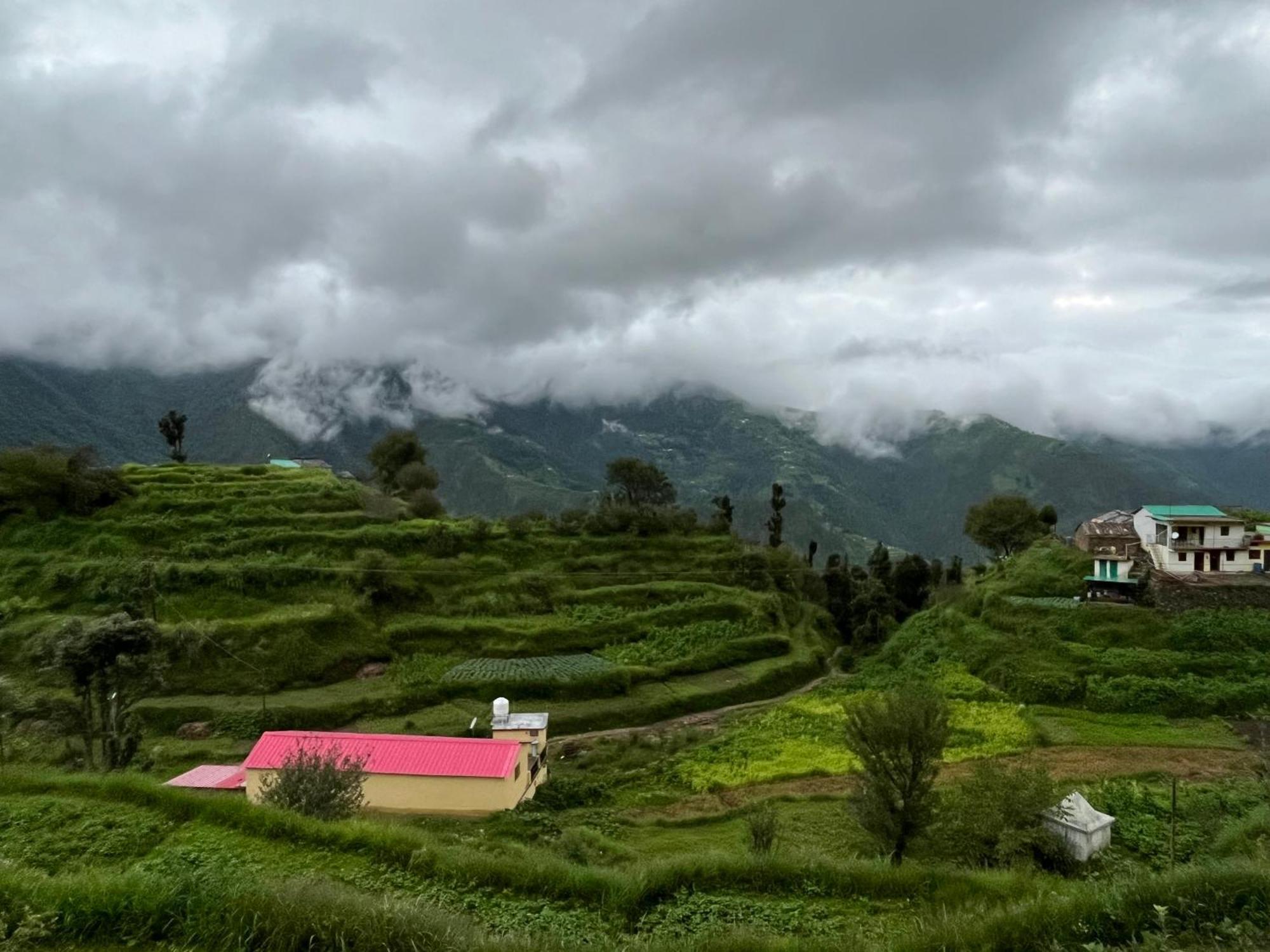 Himalayan Hill Top Resort คานาตัล ภายนอก รูปภาพ